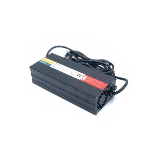 52V Gyorstöltő - 58.1V 7 A - XLR